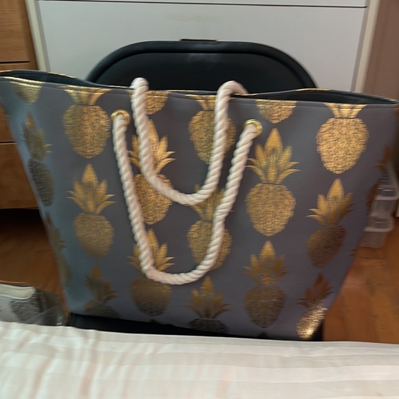 Hawaii Pineapple Tote and Pouch Set - Picture 9 of 10